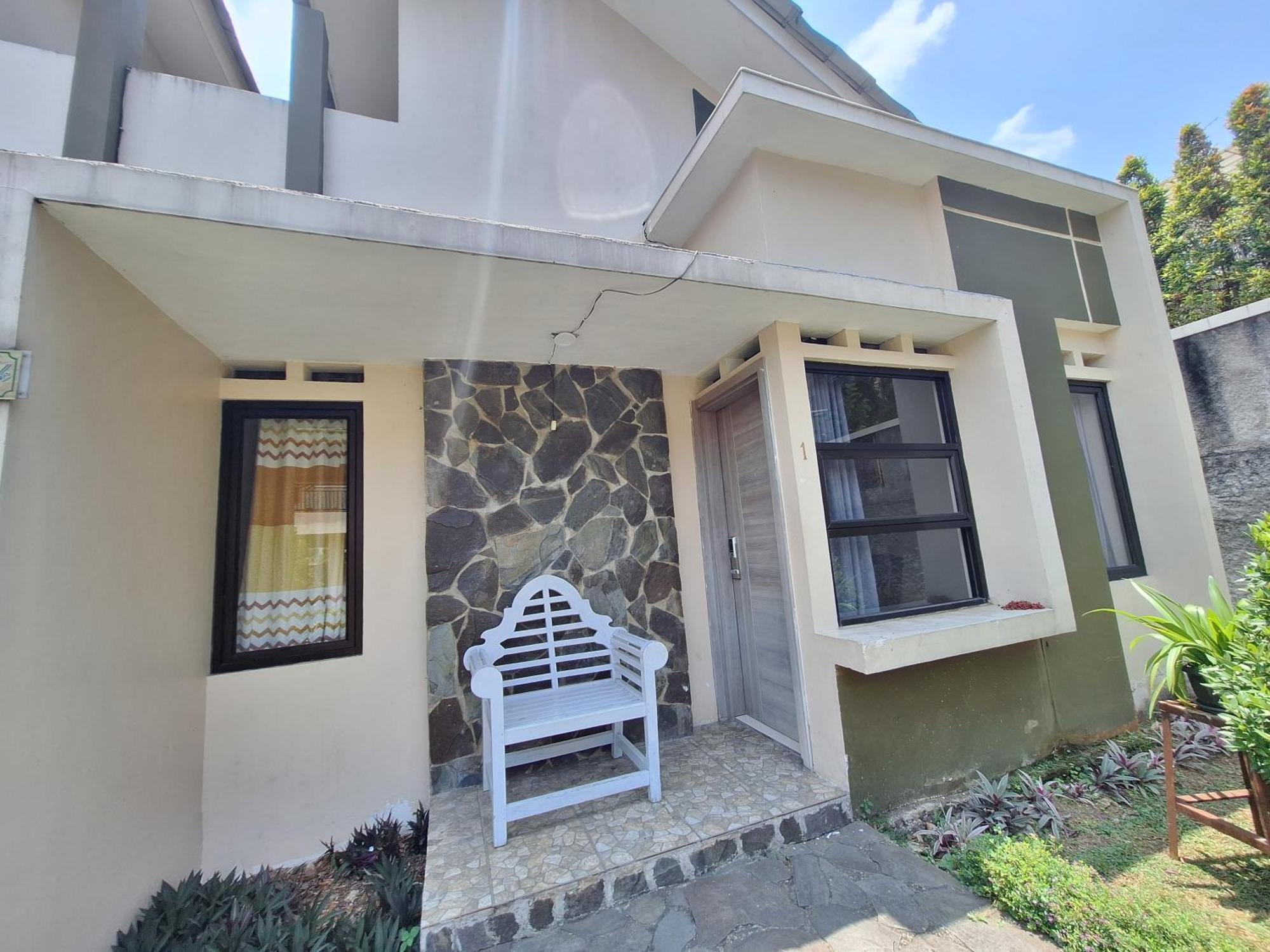 Urbanview Hotel Inkoppabri Cisarua Puncak Esterno foto