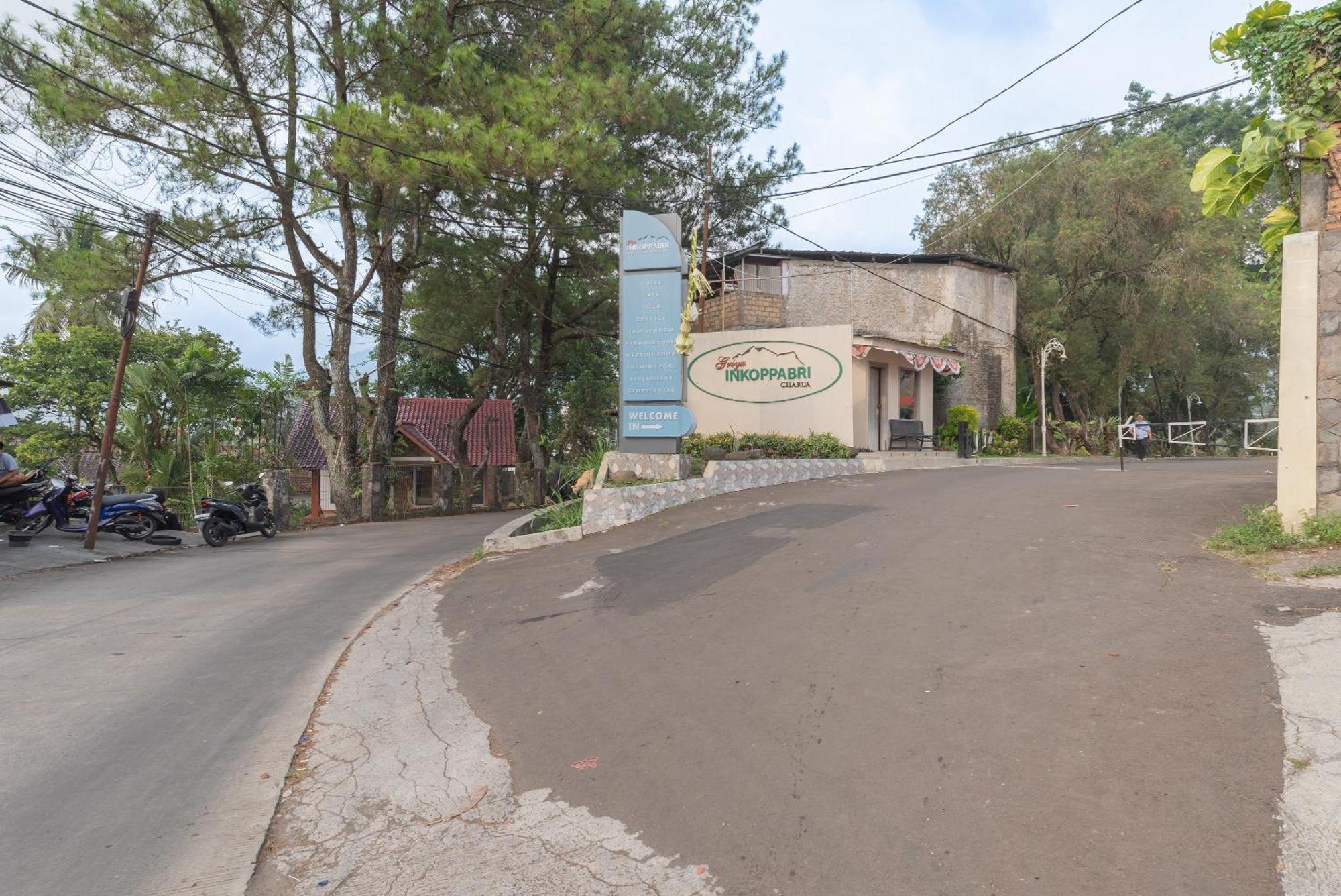 Urbanview Hotel Inkoppabri Cisarua Puncak Esterno foto