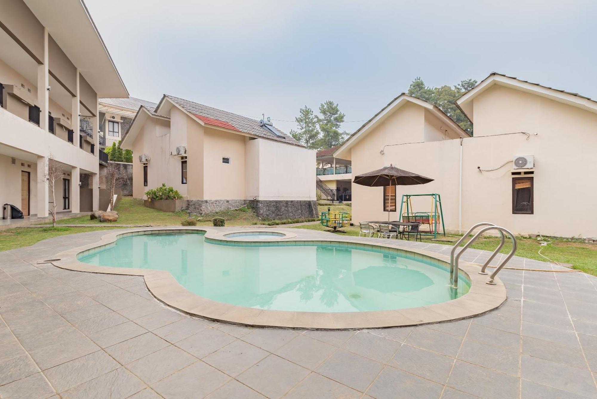 Urbanview Hotel Inkoppabri Cisarua Puncak Esterno foto